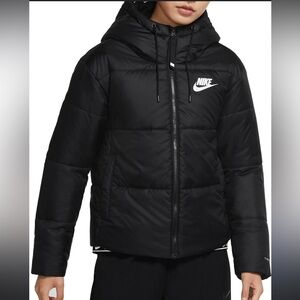 Nike Women’s Medium Black Puffer Jacket